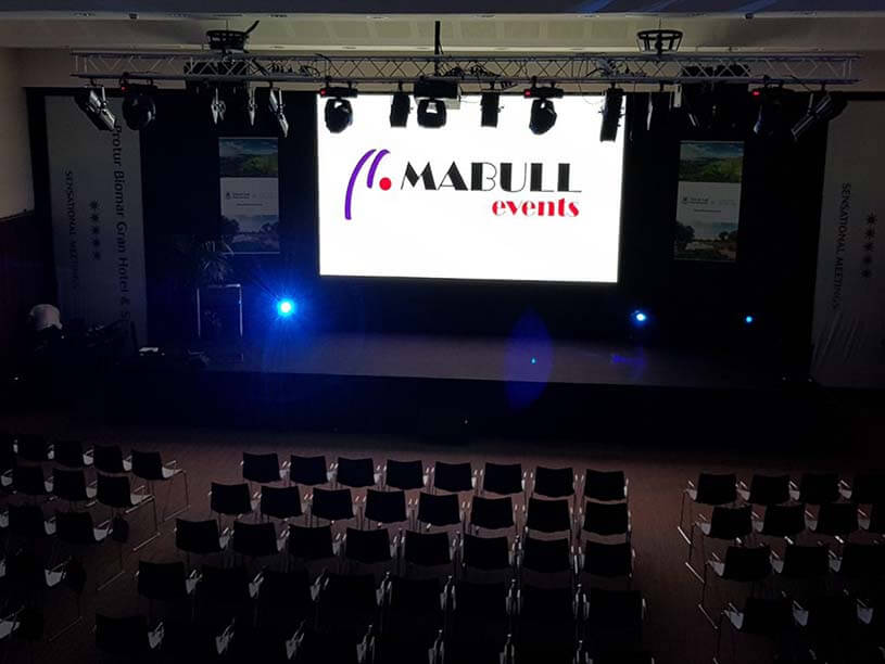 Mabull Events | Services | Audiovisual material: Screens and projectors
